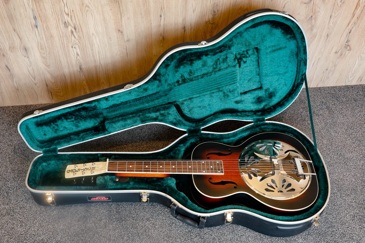 Dobro and case.jpg