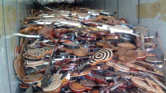 nashville-flood-destroys-guitars-instruments-678x381.jpg